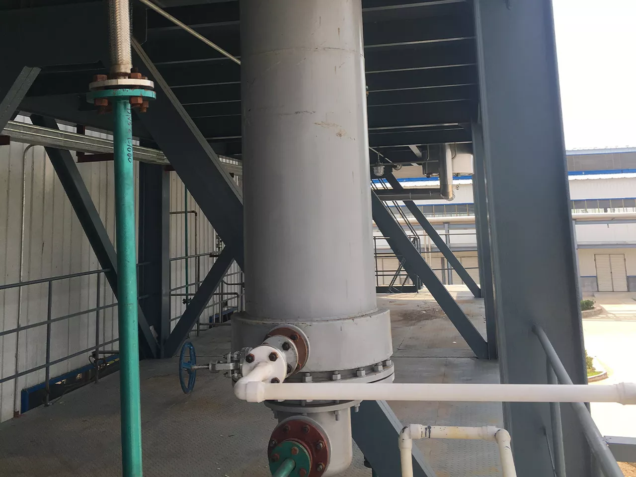 客户现场使用四氟冷凝器